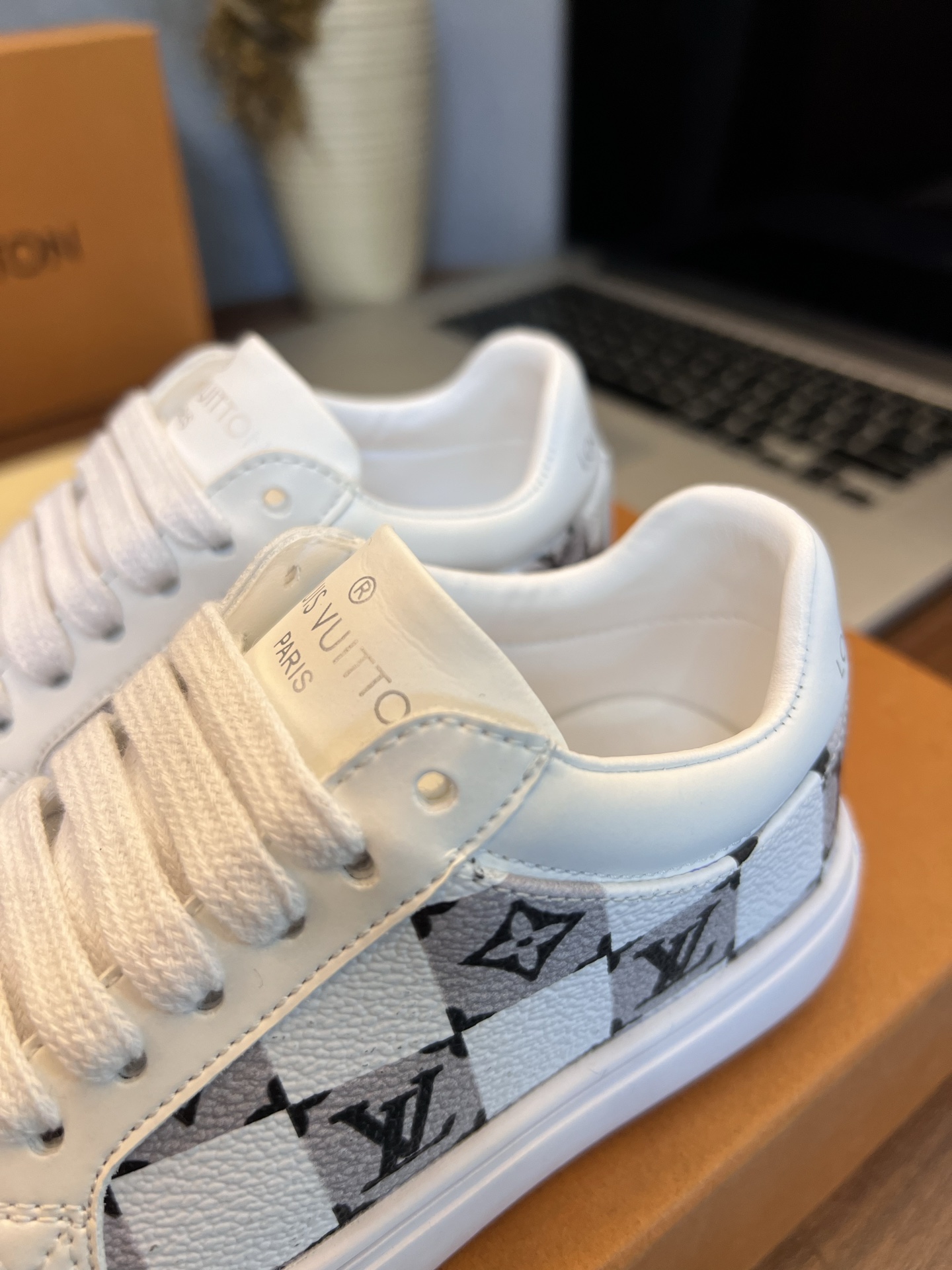 Children's shoes child